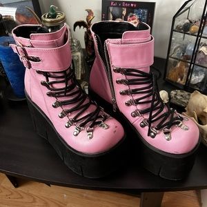 Size 7 “kera-21” demonias. baby pink